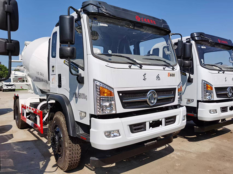 國(guó)六東風(fēng)S600單橋5.5攪拌車