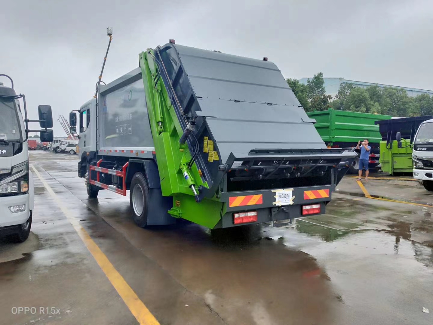 國六12立方東風(fēng)D9 壓縮垃圾車