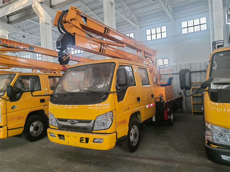 國六福田雙排13.5米折臂高空作業車